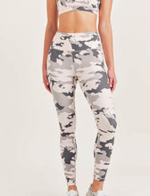 Load image into Gallery viewer, 42-High Rise/ High Waisted Pink Camo Yoga Pants
